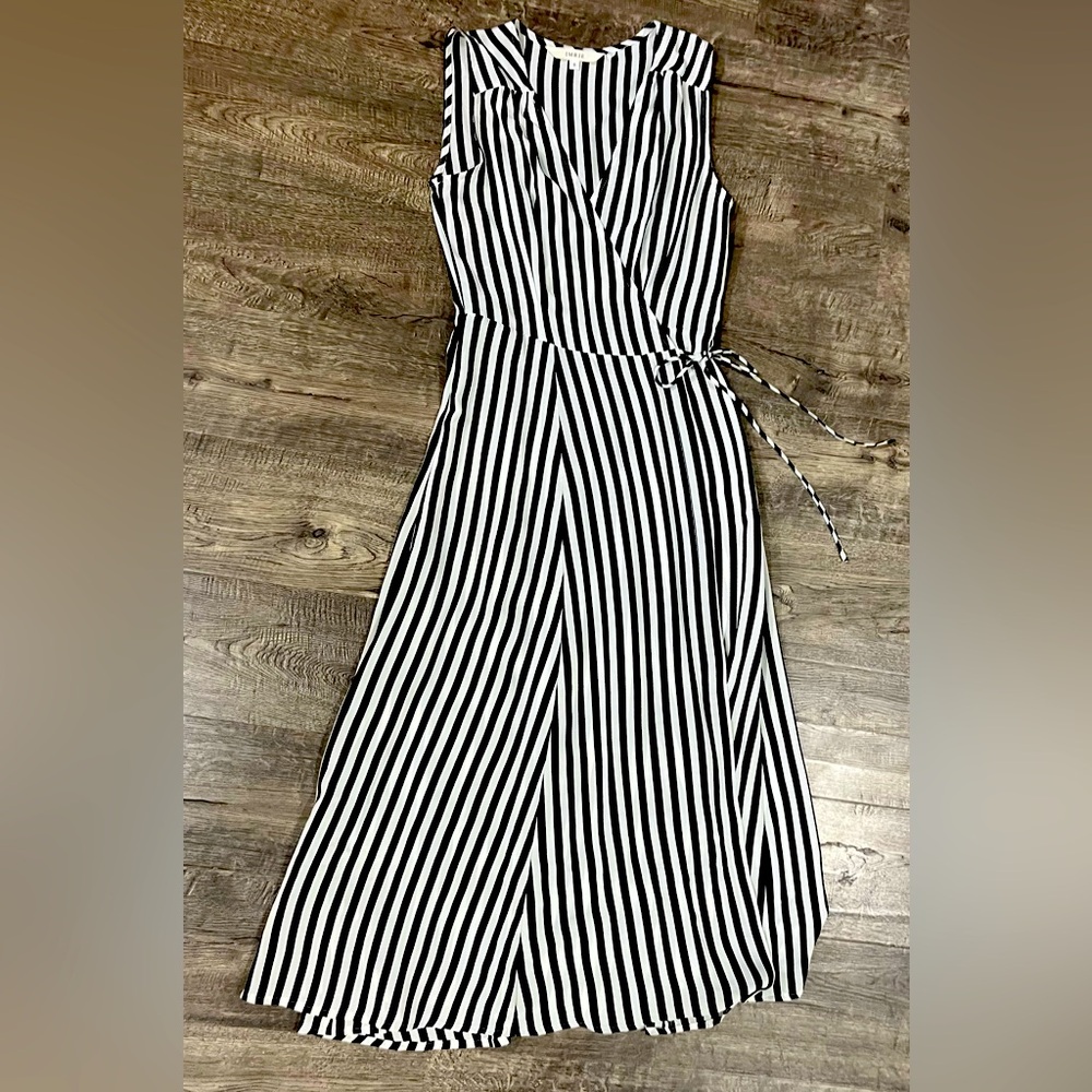 IMRIE Industries - Larch sleeveless wrap dress Size Small